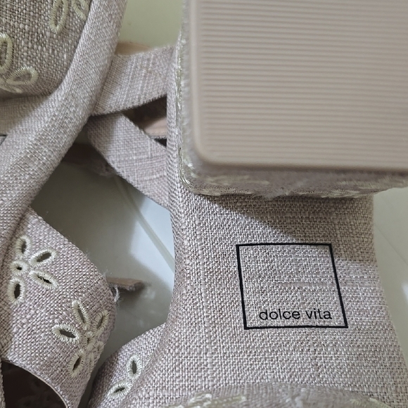 Dolce Vita Sparkling Tan Platform Heels - Picture 5 of 6